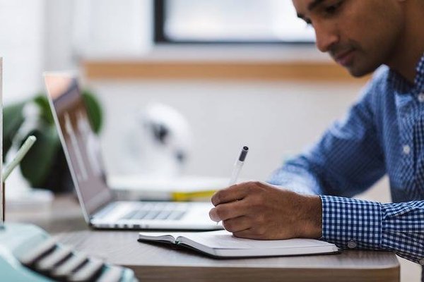 Quelles sont les sources et les moyens d'accès à l'information étudiante ?